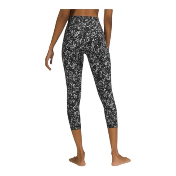 Lululemon Align High-Rise Crop 21" | Blossom Overlay Starlight Multi - Size 16 - Picture 8 of 9